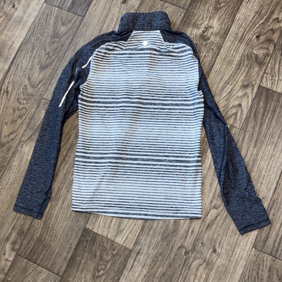 Men’s Lululemon Quarter Zip - Picture 2 of 3